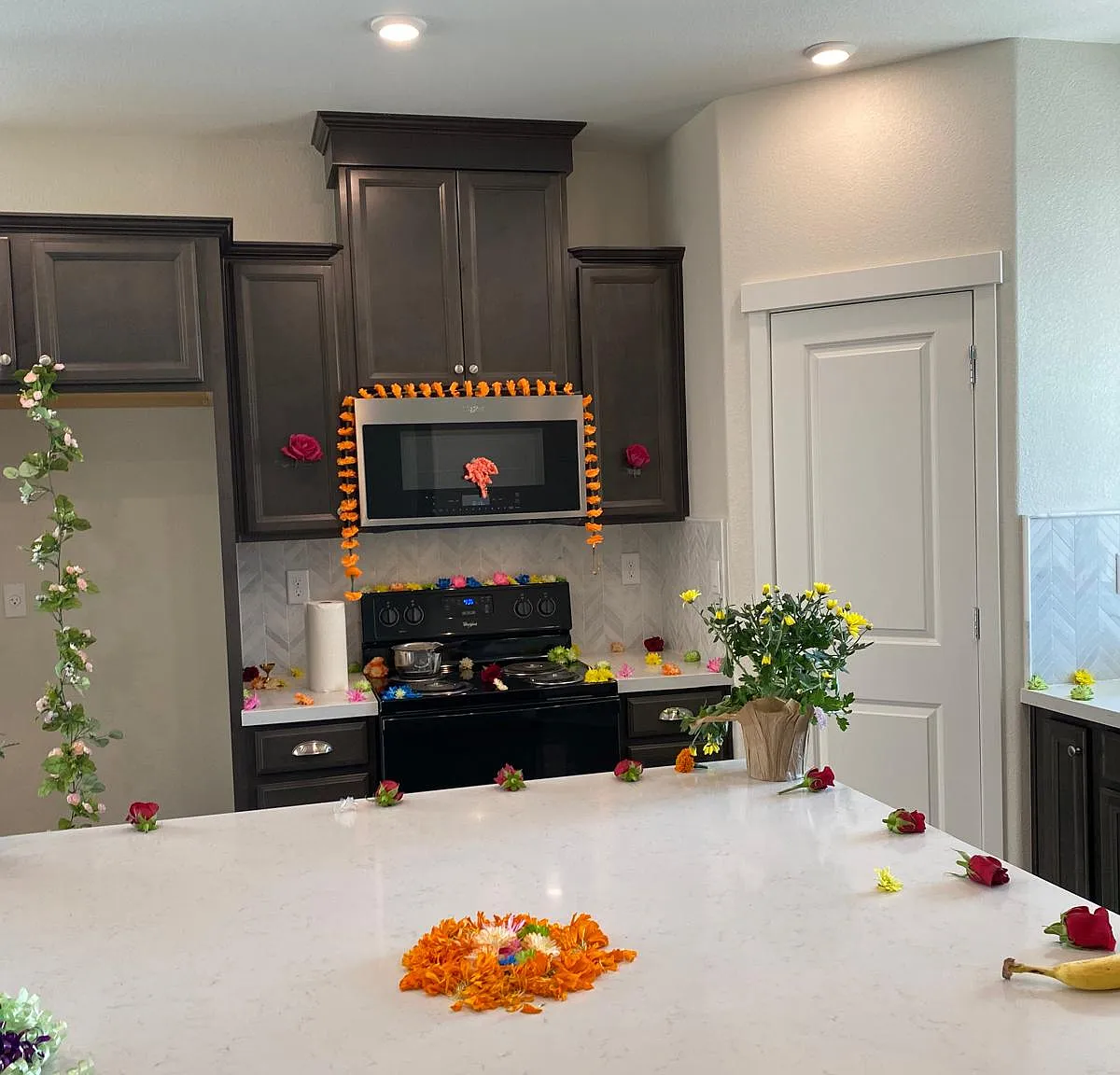 4 bed, 2215 sqft, $3,400 — Photo 1
