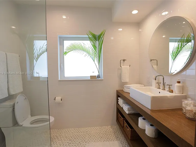 12020 NE 5th Ave — Photo 9