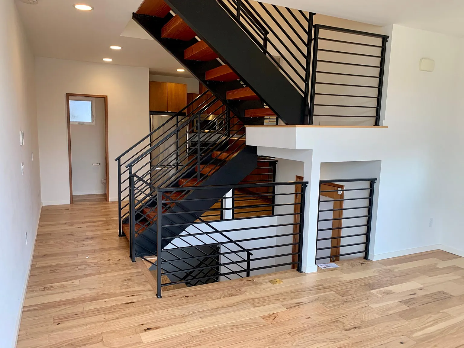 2 bed, 2.5 bath, 1400 sqft, $3,200 — Photo 4