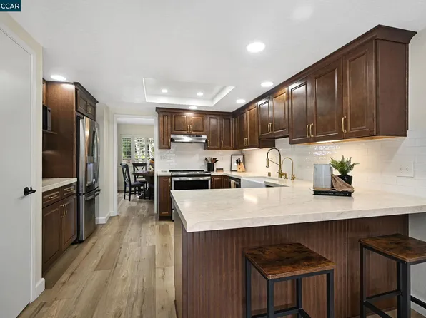 327 Sycamore Hill Ct, Danville, CA 94526