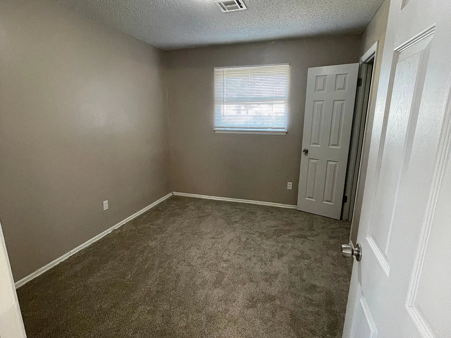 3 bed, 850 sqft, $1,150 — Photo 4