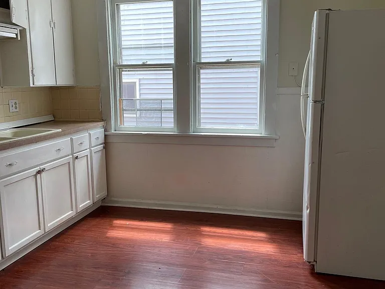 43 Harriet Ave — Photo 2