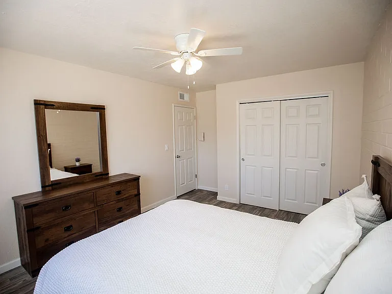 University Gardens Apartments — Photo 9