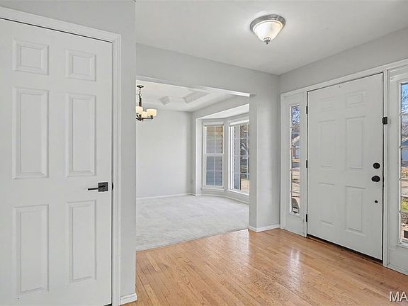 3rd image of 15 Marymount Ct