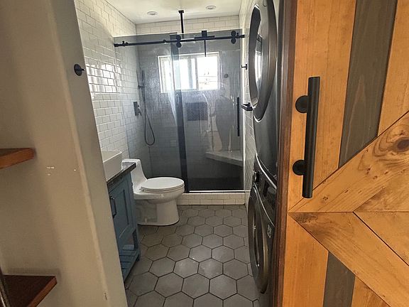 3rd image of 3007 Columbia St