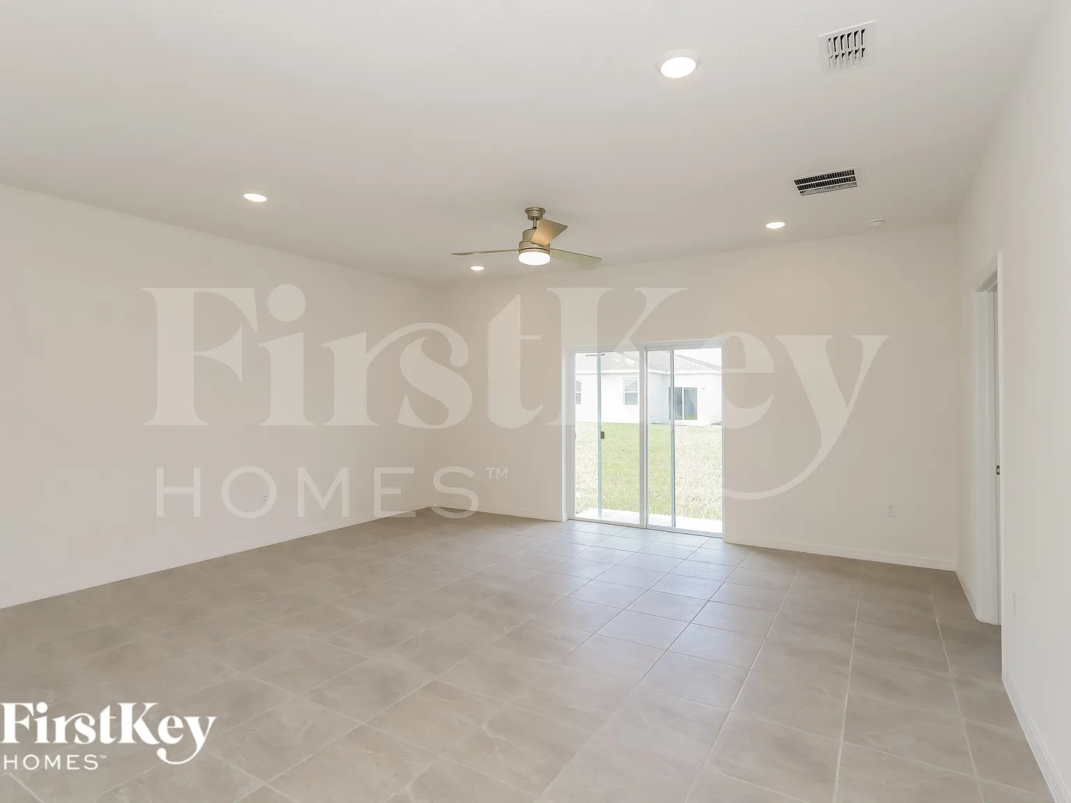 5 bed, 2.0 bath, 2210 sqft, $2,195 — Photo 2