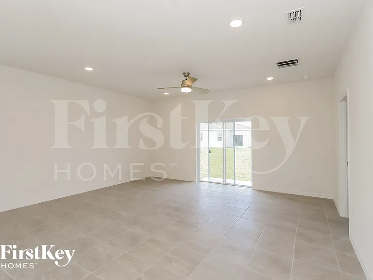 430 Reina Way — Photo 2