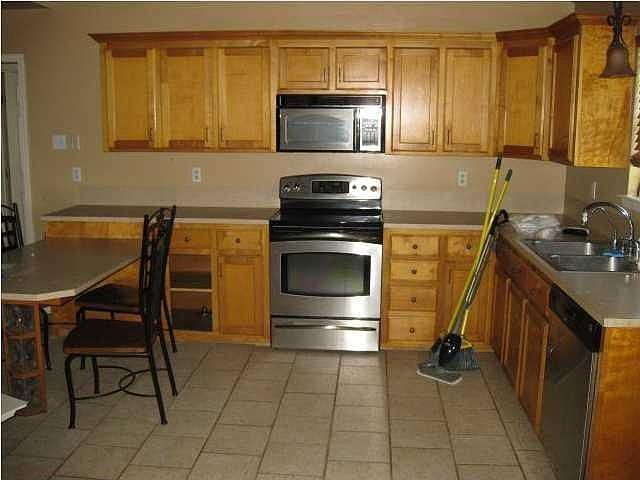 2nd image of 114 Alamo Ln