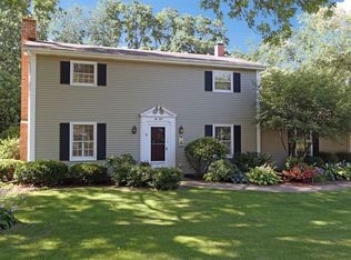 26W065 Embden Ln, Wheaton, IL 60189