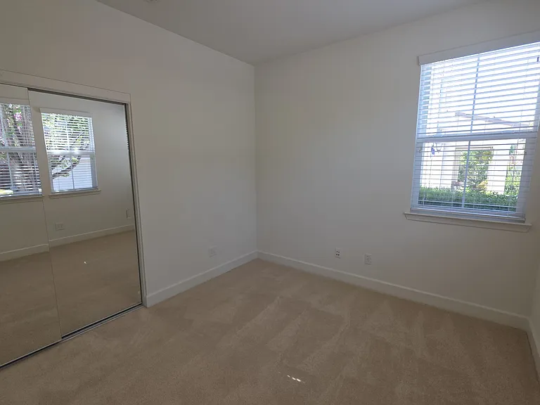 4887 Thorndike Ln — Photo 5