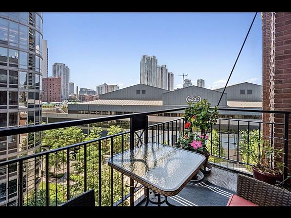 5th image of 360 W Illinois St APT 505