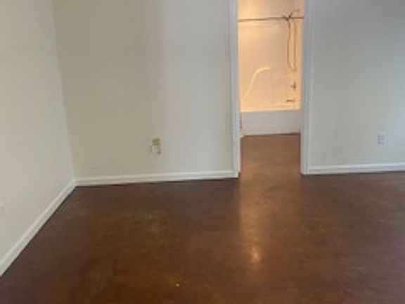 5th image of 121 Tomlinson Dr