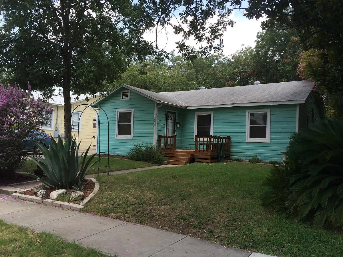 2 bed, 1291 sqft, $2,500 — Photo 1