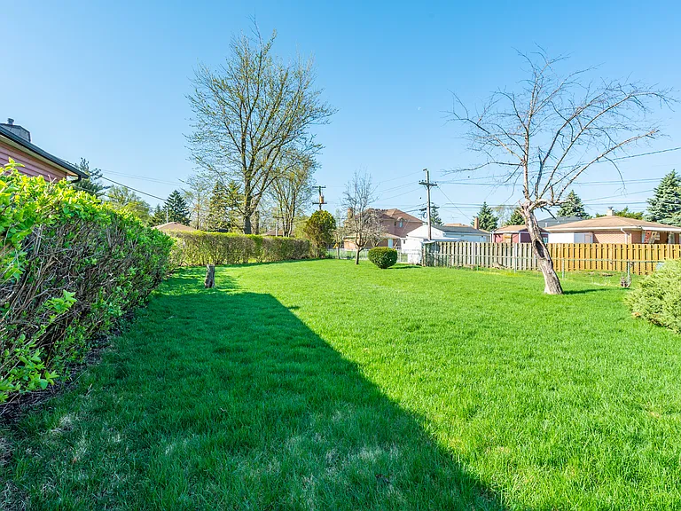 8209 W Wilson Ave — Photo 19