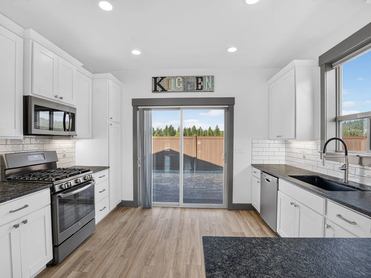 2 bed, 1309 sqft, $2,695 — Photo 4