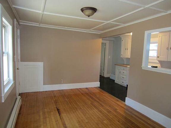 Living room w/ hardwood