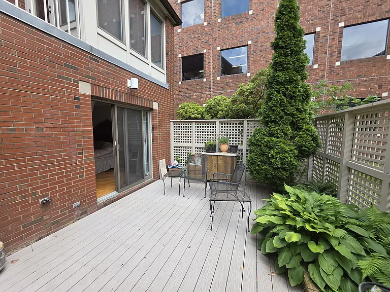 39 Temple Ct #39 — Photo 8
