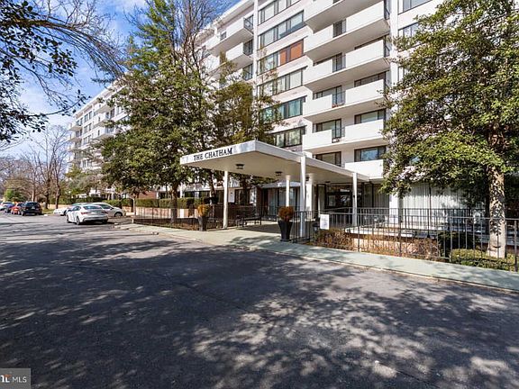 3rd image of 4501 Arlington Blvd APT 800