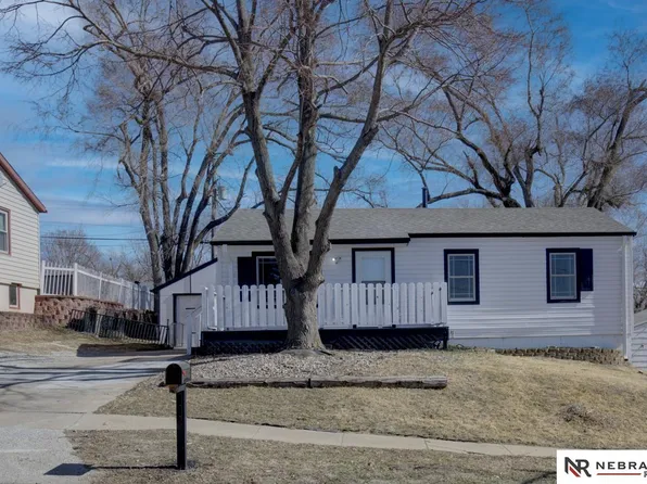 7639 S 42nd St, Bellevue, NE 68147