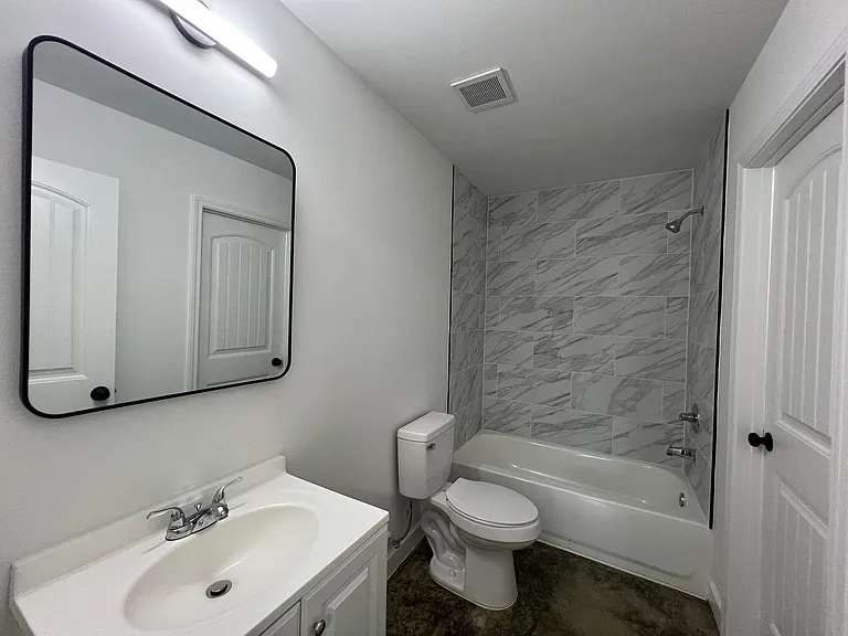 25 E Biscayne Rd — Photo 9