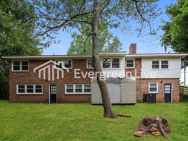 1114 Evans Rd — Photo 15