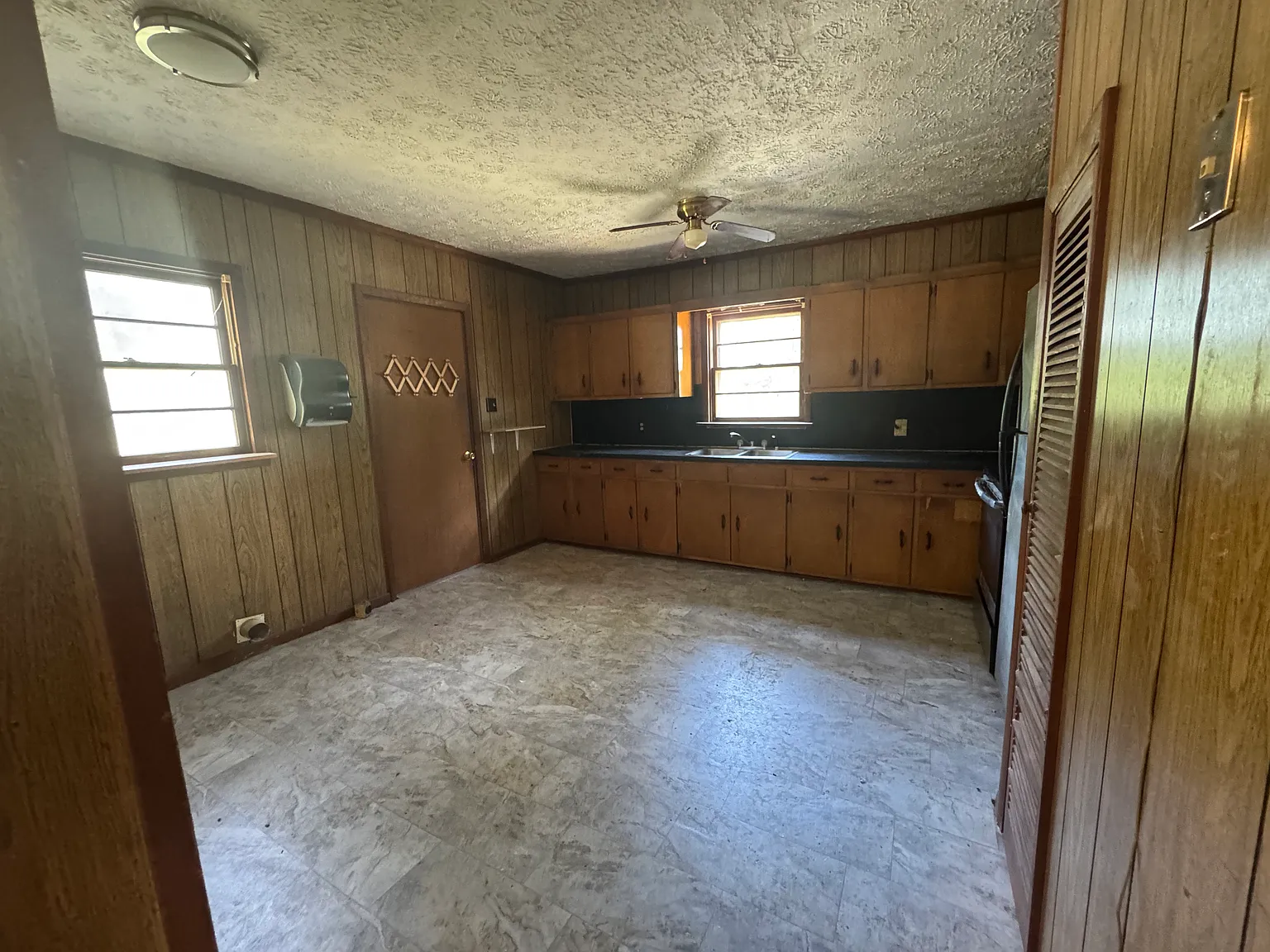 2 bed, 900 sqft, $900 — Photo 2