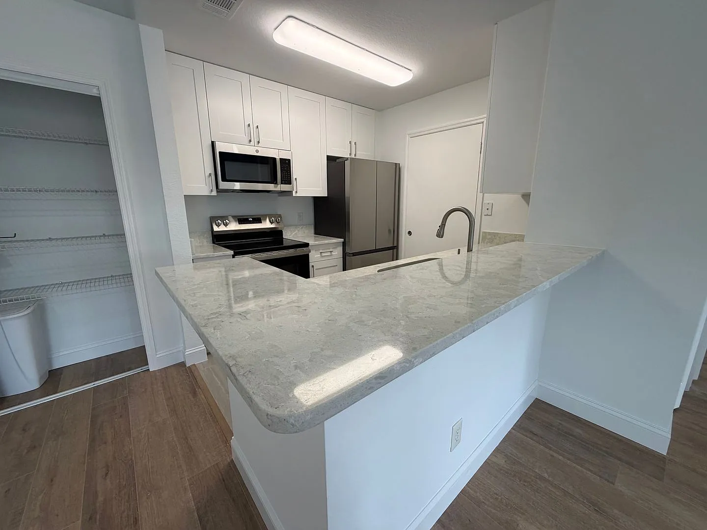 Annual Rental - Vanderbilt Place-Camden Cove 2 Bed / 2 Bath — Photo 2