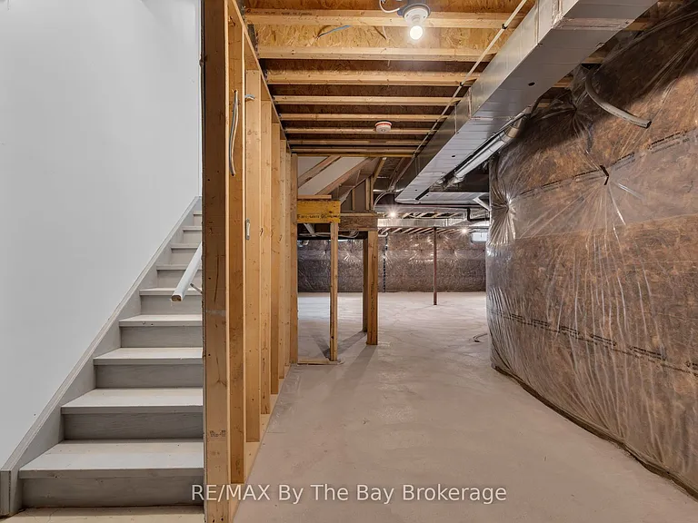 48 Del Ray Cres — Photo 17