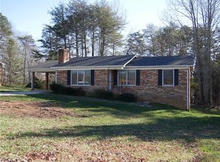 906 Fowler Rd, Walnut Cove, NC 27052