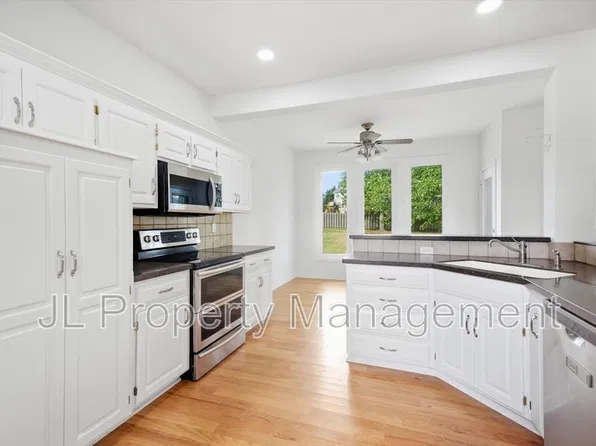14874 S Summit St, Olathe, KS 66062
