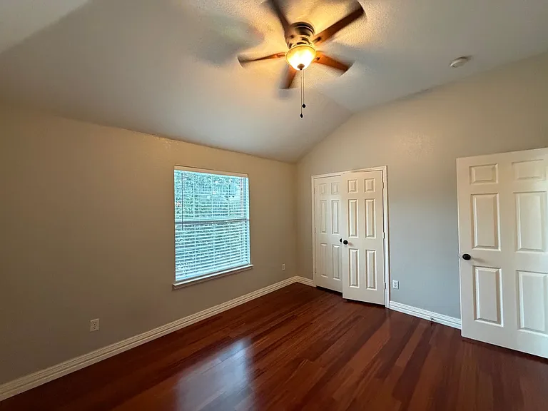 1609 Simsbury Dr — Photo 12