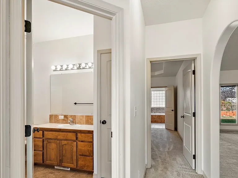 1886 W Bellagio Dr — Photo 12