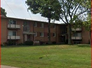 22071 River Oaks Dr #5, Rocky River, OH 44116