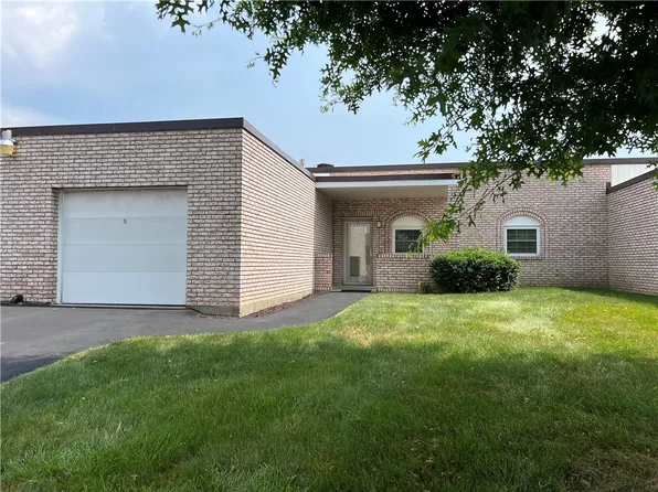 2750 Iowa Dr APT 15, Lower Burrell, PA 15068