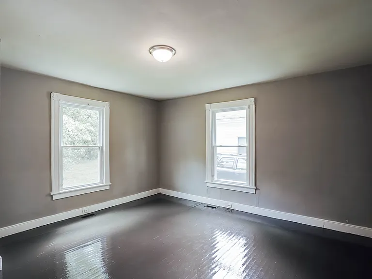 1316 Enfield Ave — Photo 12