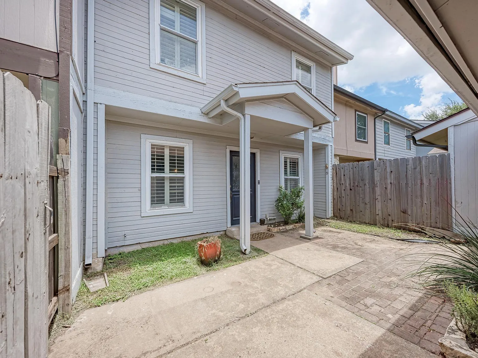 3 bed, 2.5 bath, 1672 sqft, $1,900 — Photo 4