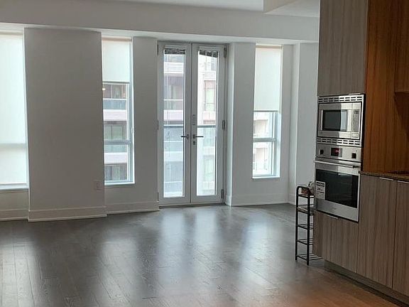 4th image of 955 Bay St #611