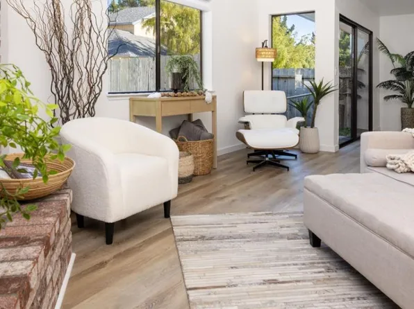 1901 Courtyard Dr APT D, Capitola, CA 95010