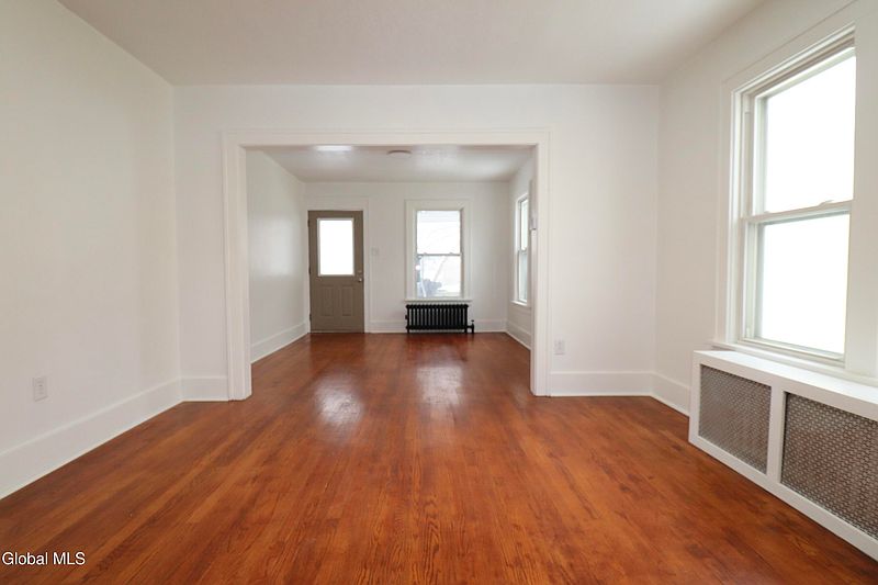 4th image of 203 Jay Street