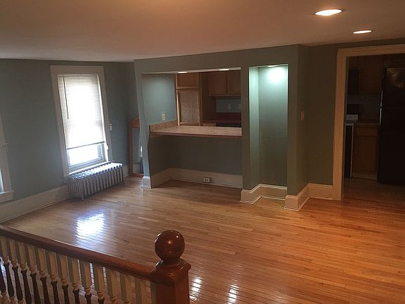 104 Roxborough 2nd Fl Living