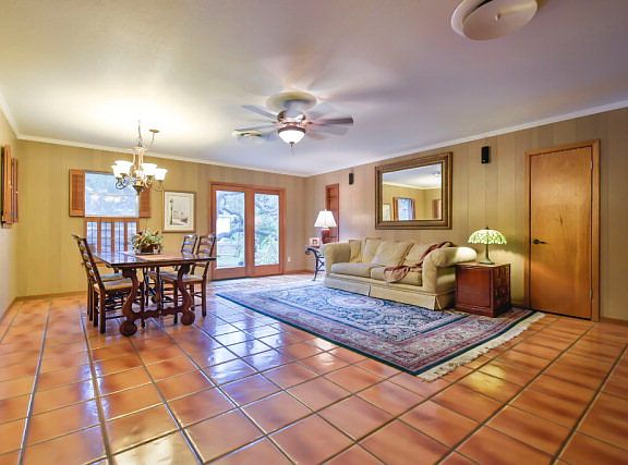 4th image of 2006 Cochran Ln