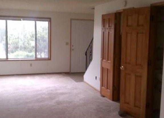 Living/dining area