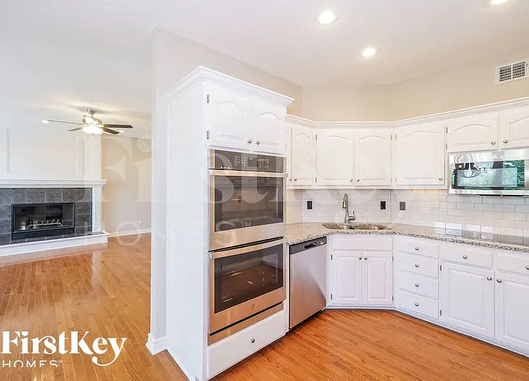 5836 Noreston St — Photo 7