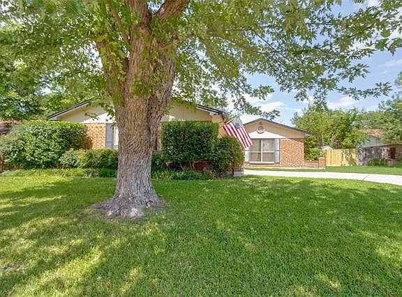2nd image of 2613 Greenwood Ct