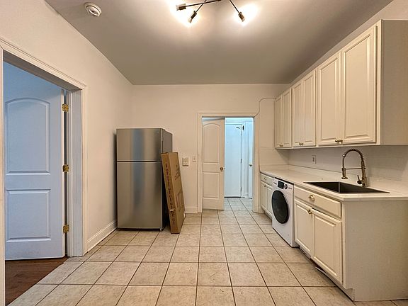 5th image of 164 Clinton Ave APT B4
