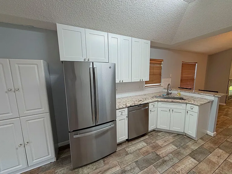 4271 Hanging Moss Dr — Photo 9