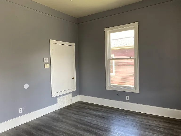 1060 Delmar Ave — Photo 2
