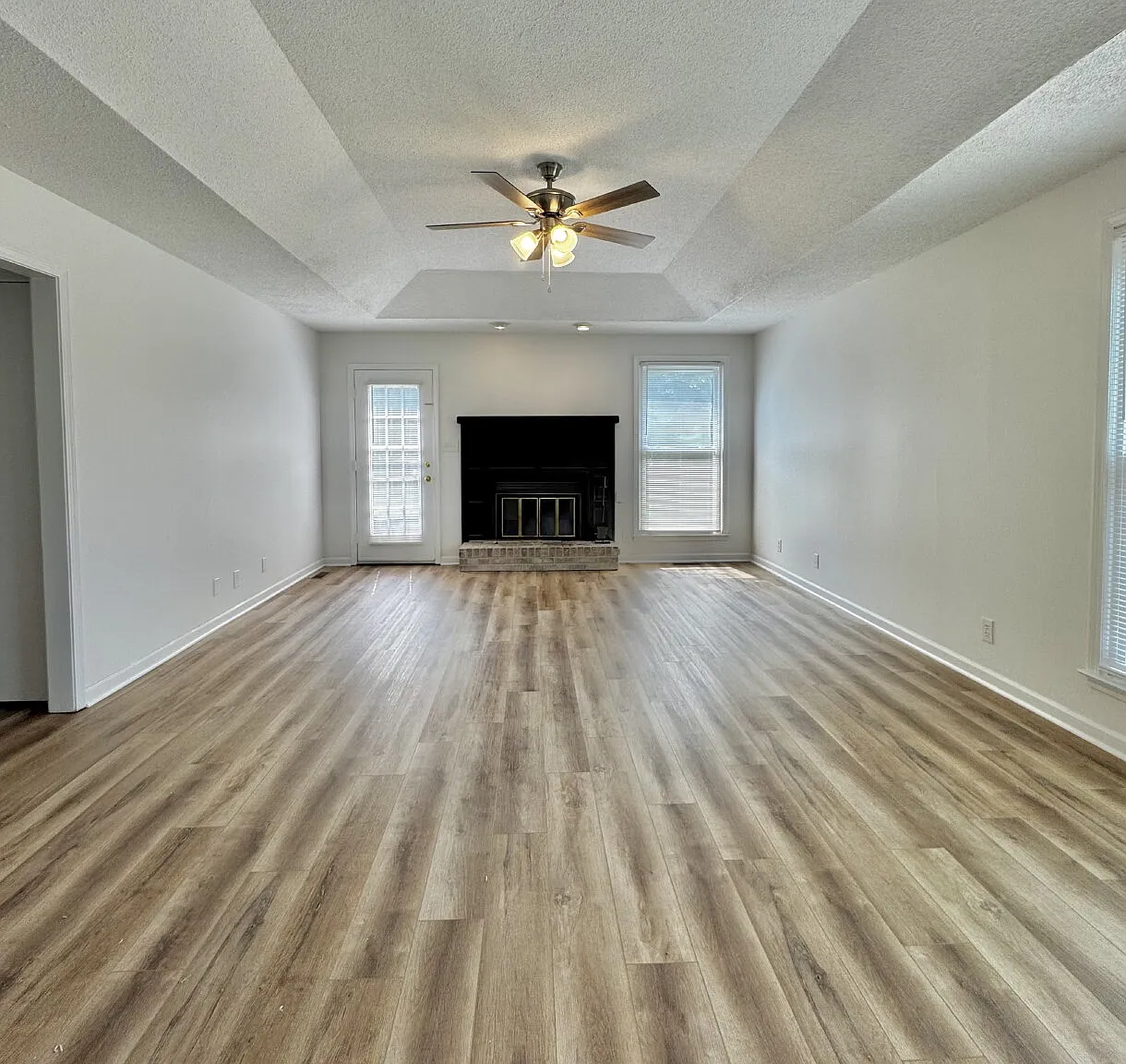 3 bed, 2.0 bath, 1701 sqft, $1,650 — Photo 3