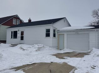 1416 5th St SW, Minot, ND 58701