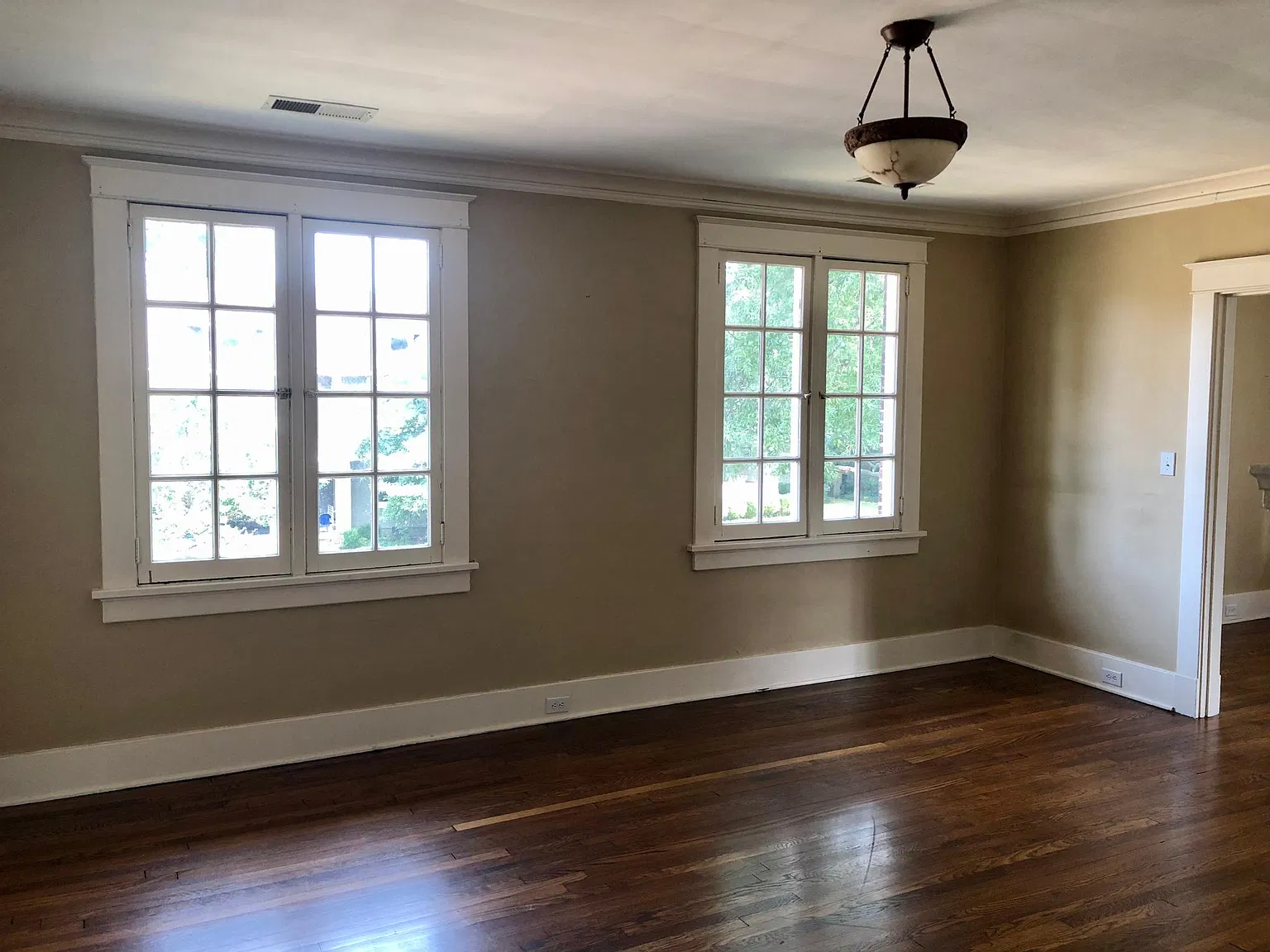 1511 Harbert Ave — Photo 2